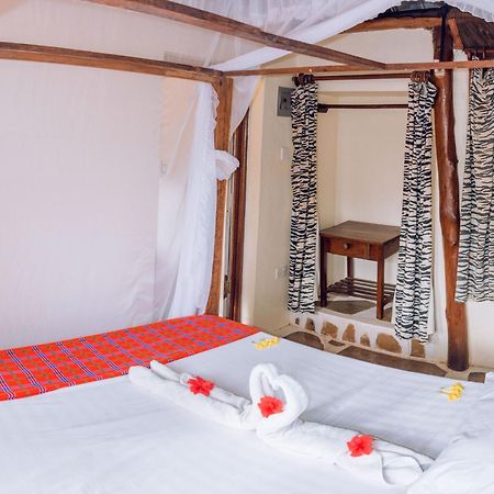 Kijani Cottages In Diani Praia de Diani Exterior foto