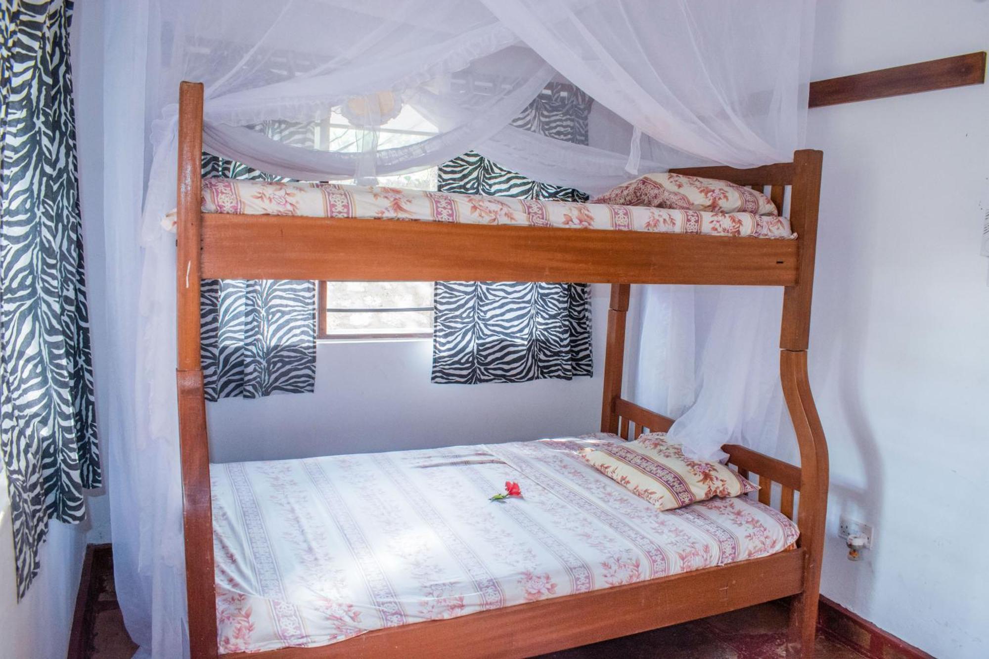 Kijani Cottages In Diani Praia de Diani Exterior foto