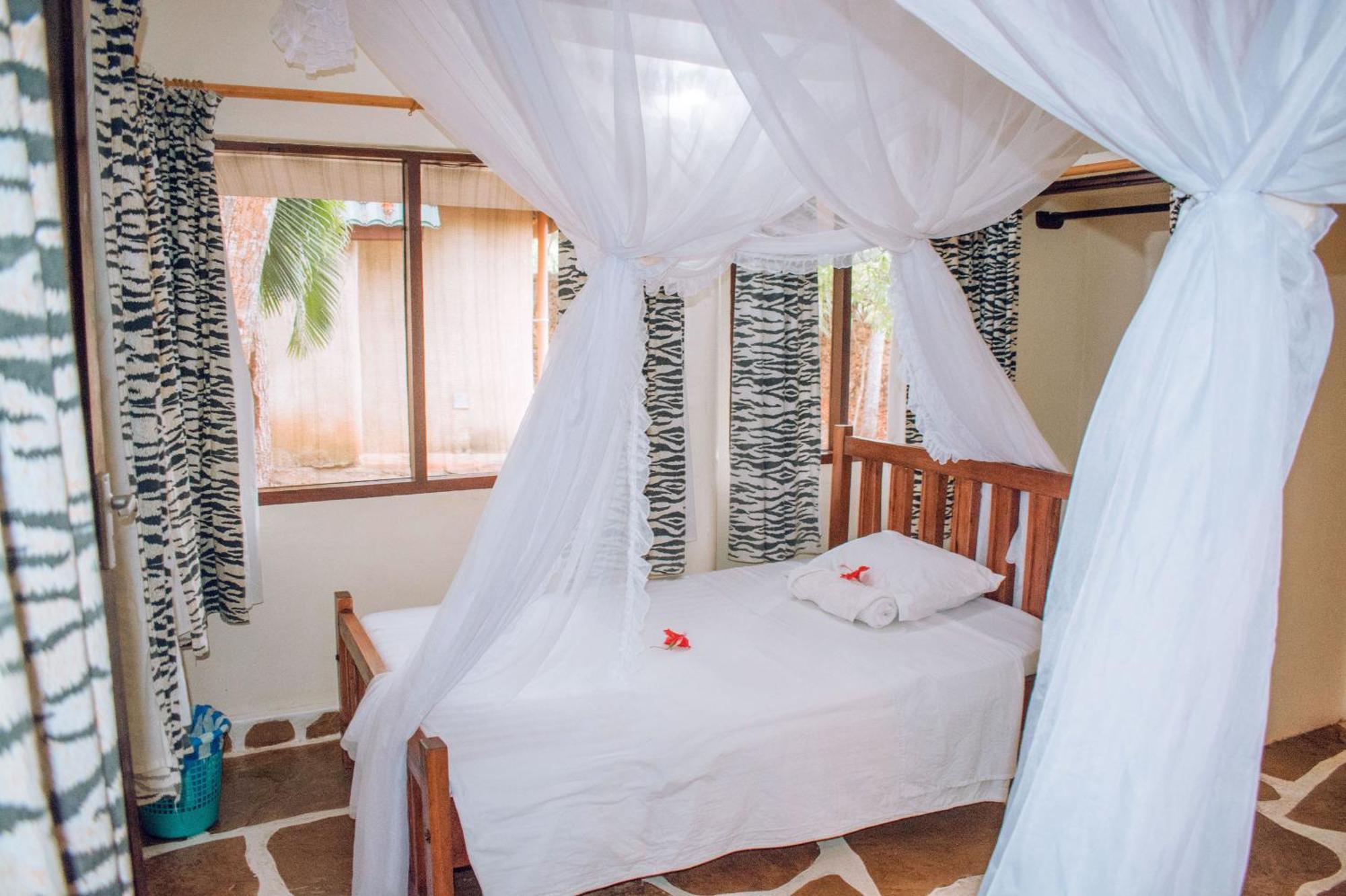Kijani Cottages In Diani Praia de Diani Exterior foto