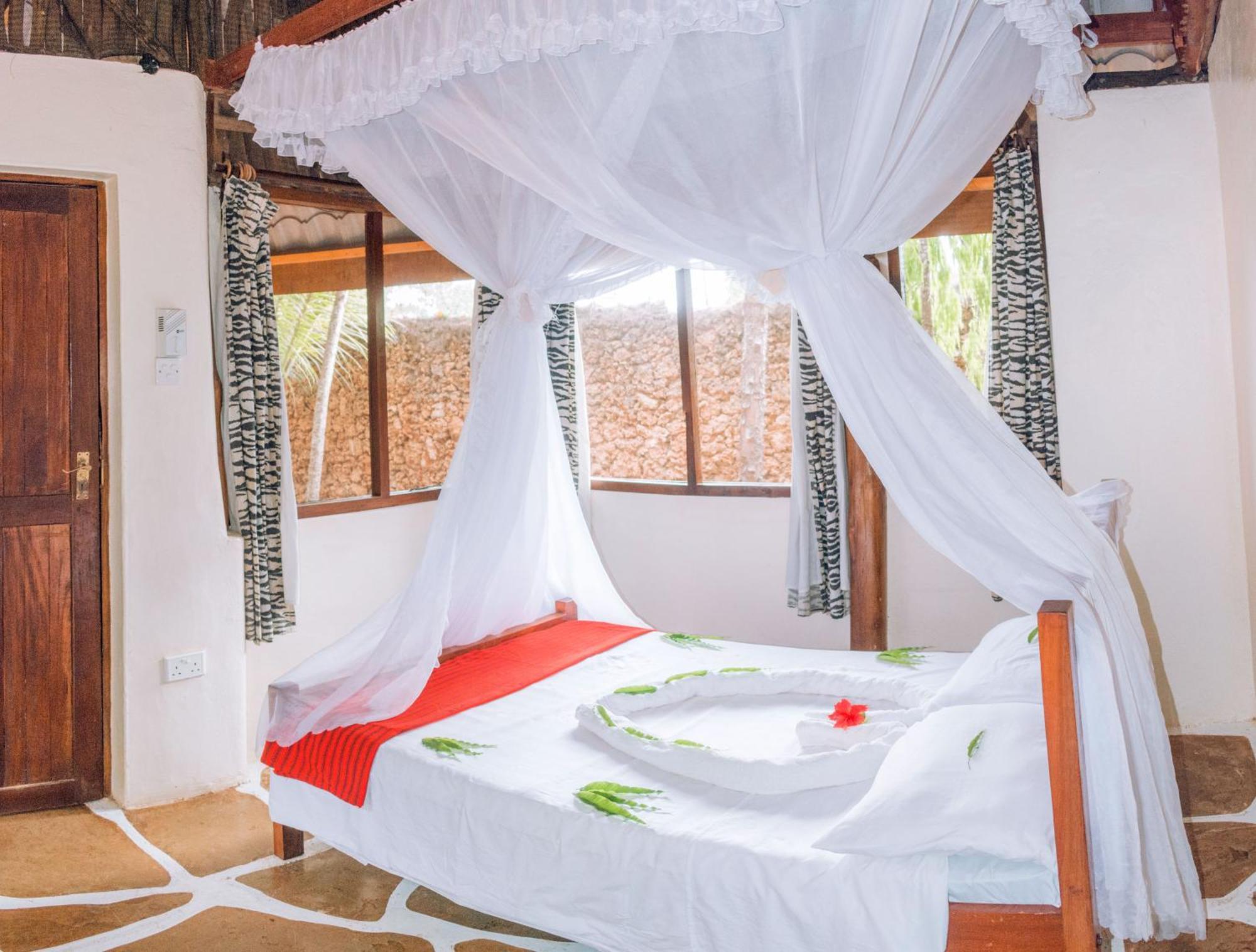 Kijani Cottages In Diani Praia de Diani Exterior foto