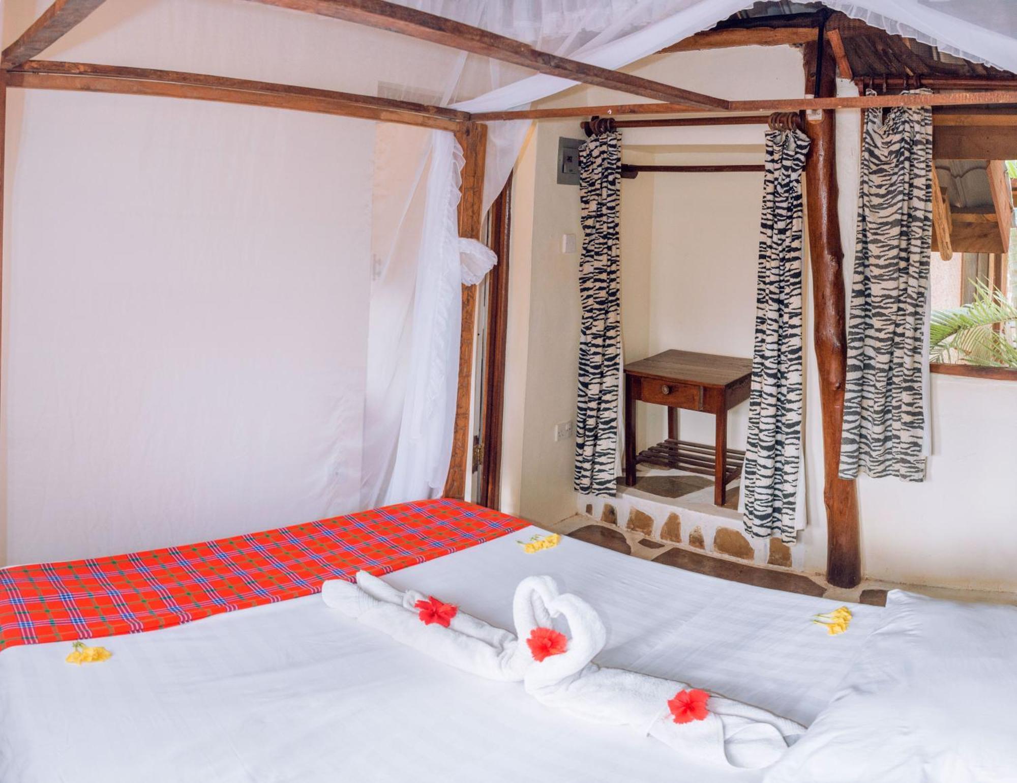 Kijani Cottages In Diani Praia de Diani Exterior foto