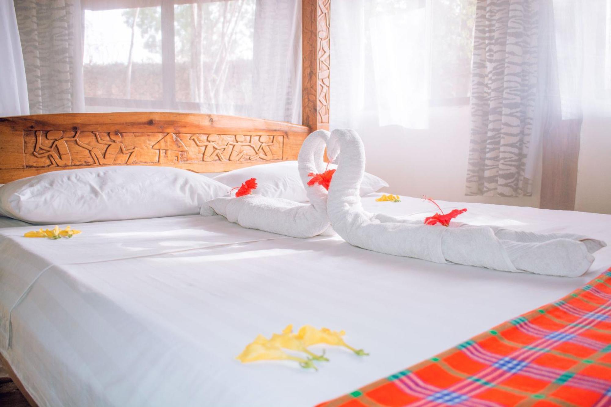 Kijani Cottages In Diani Praia de Diani Exterior foto