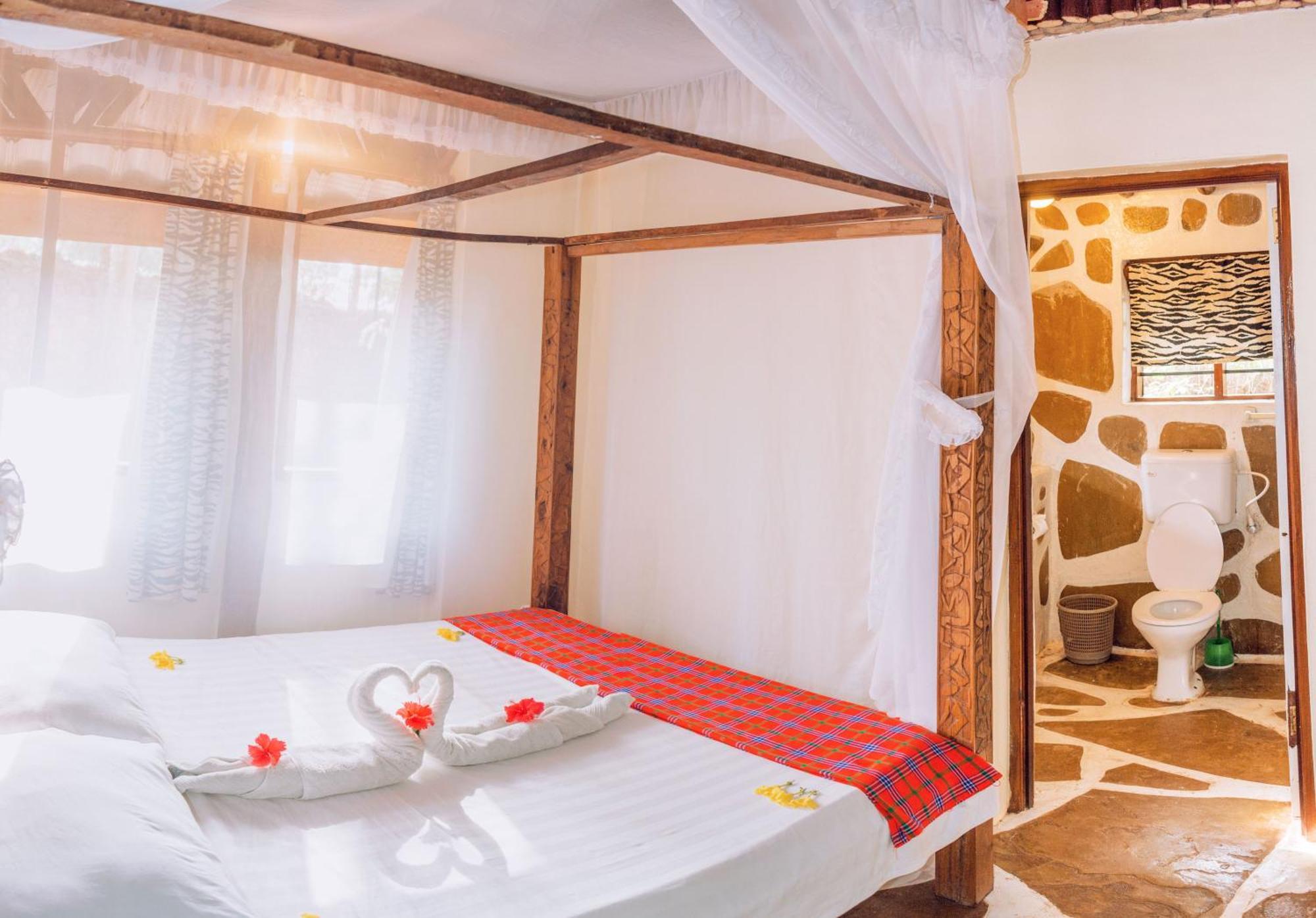 Kijani Cottages In Diani Praia de Diani Exterior foto